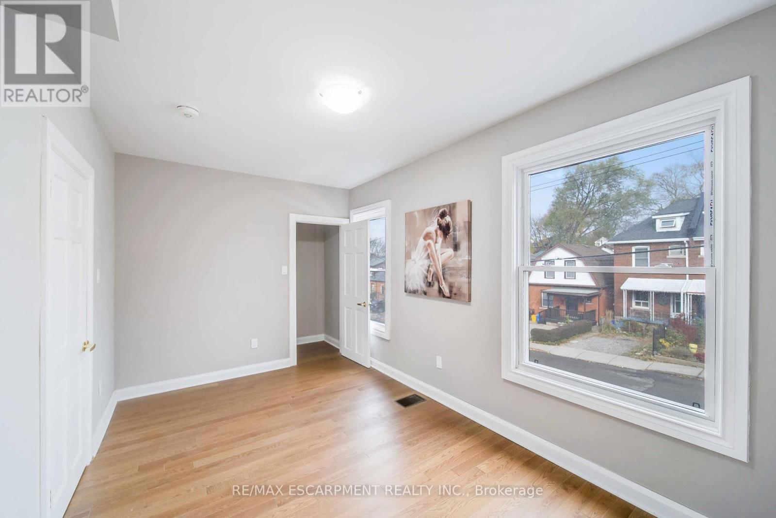 21 SUNSET AVENUE Image 17