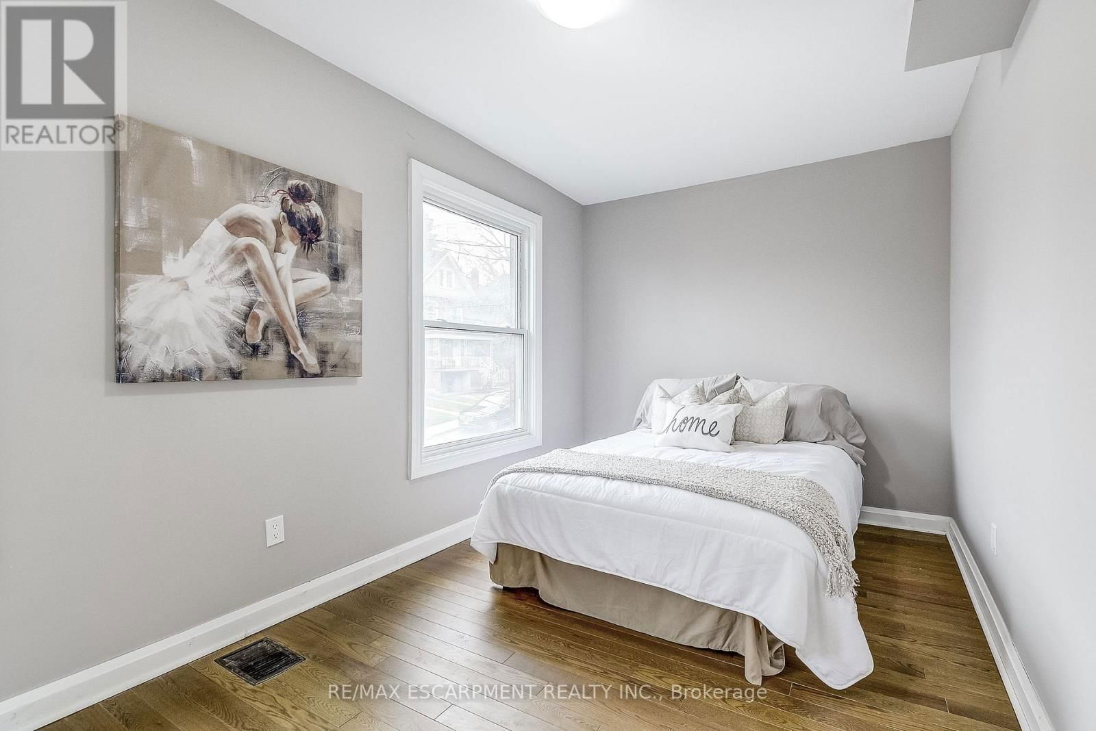 21 SUNSET AVENUE Image 18