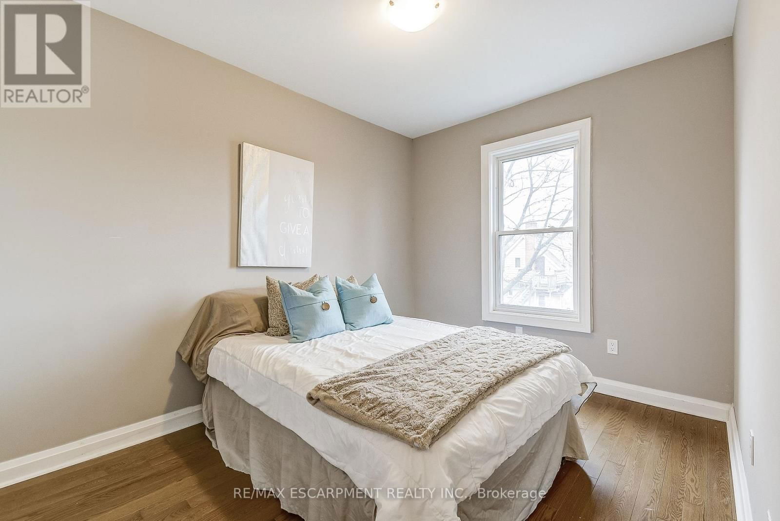 21 SUNSET AVENUE Image 20