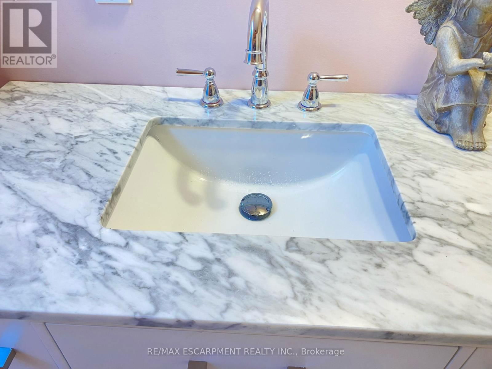 21 SUNSET AVENUE Image 25