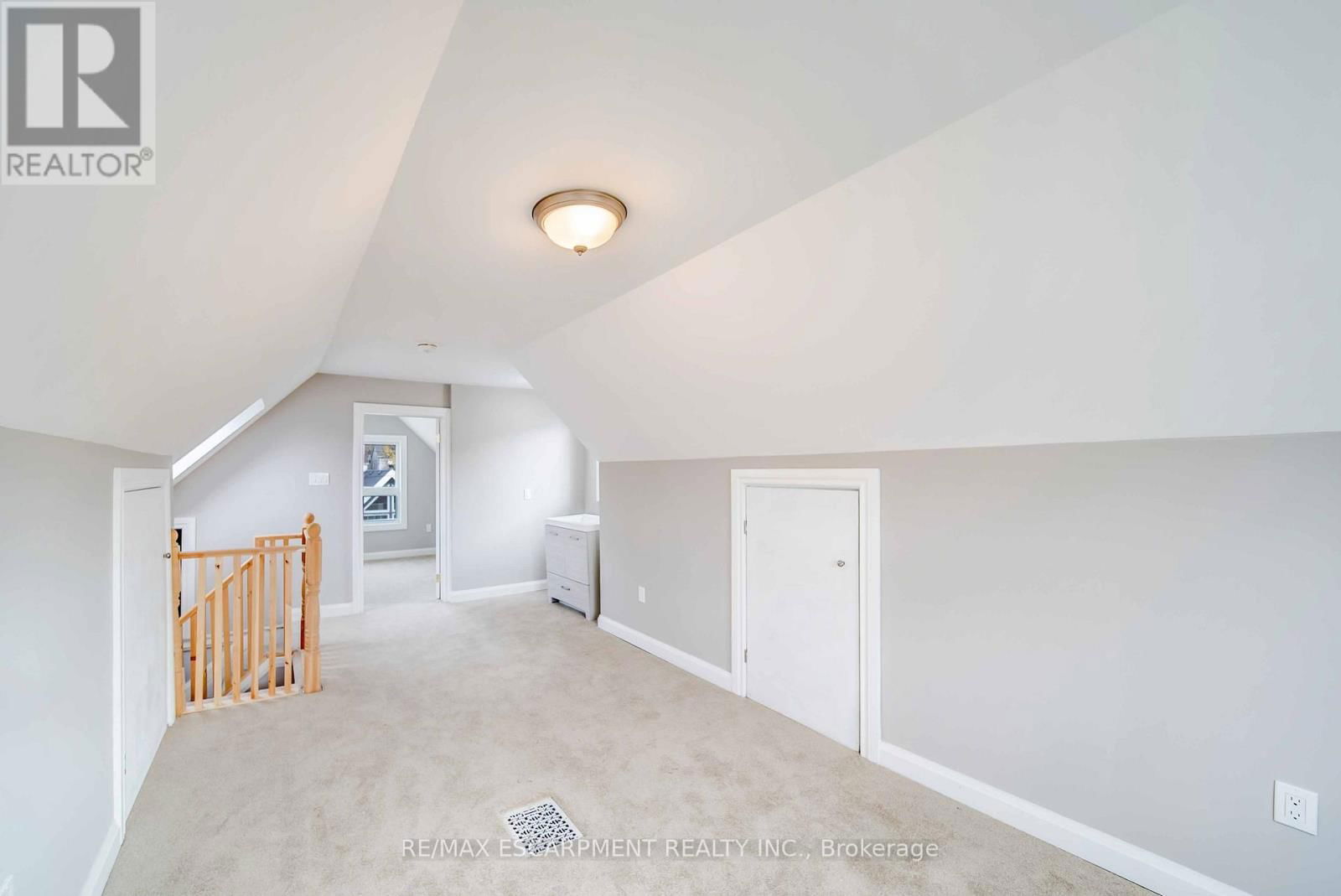 21 SUNSET AVENUE Image 27
