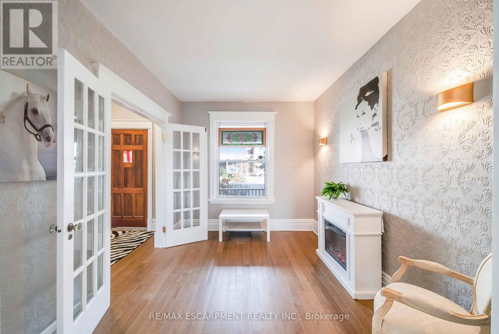 21 SUNSET AVENUE Image 4