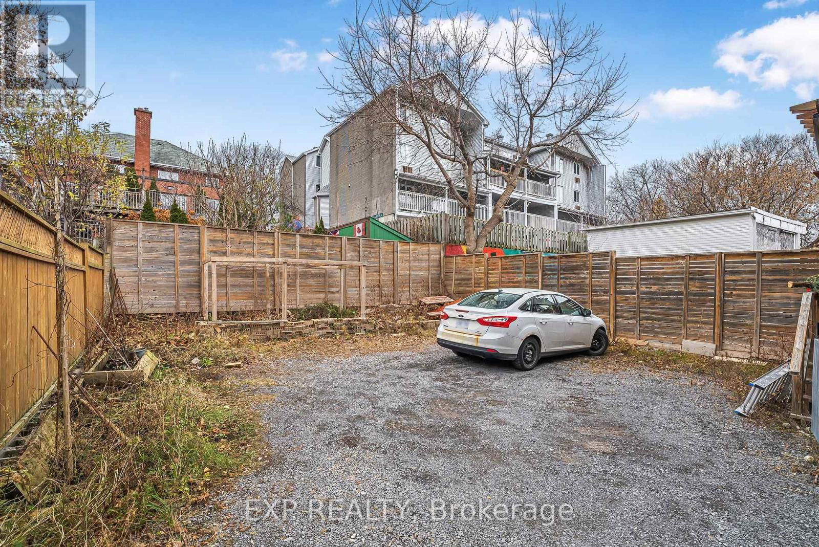 A - 52 CHAMPAGNE AVENUE S Image 34