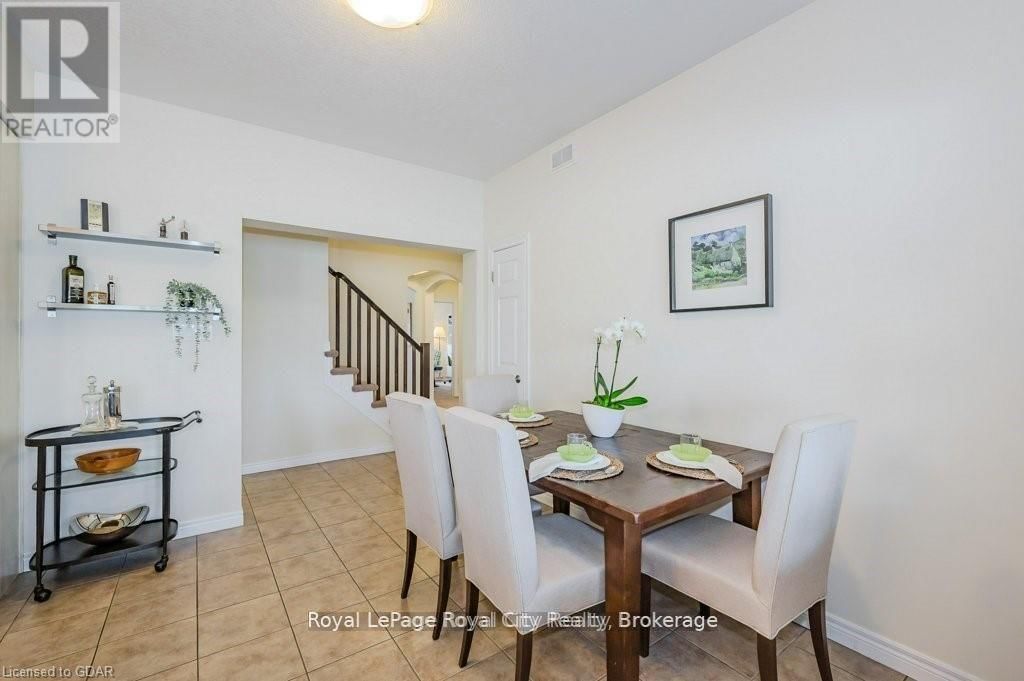 28 - 19 SIMMONDS DRIVE Image 18