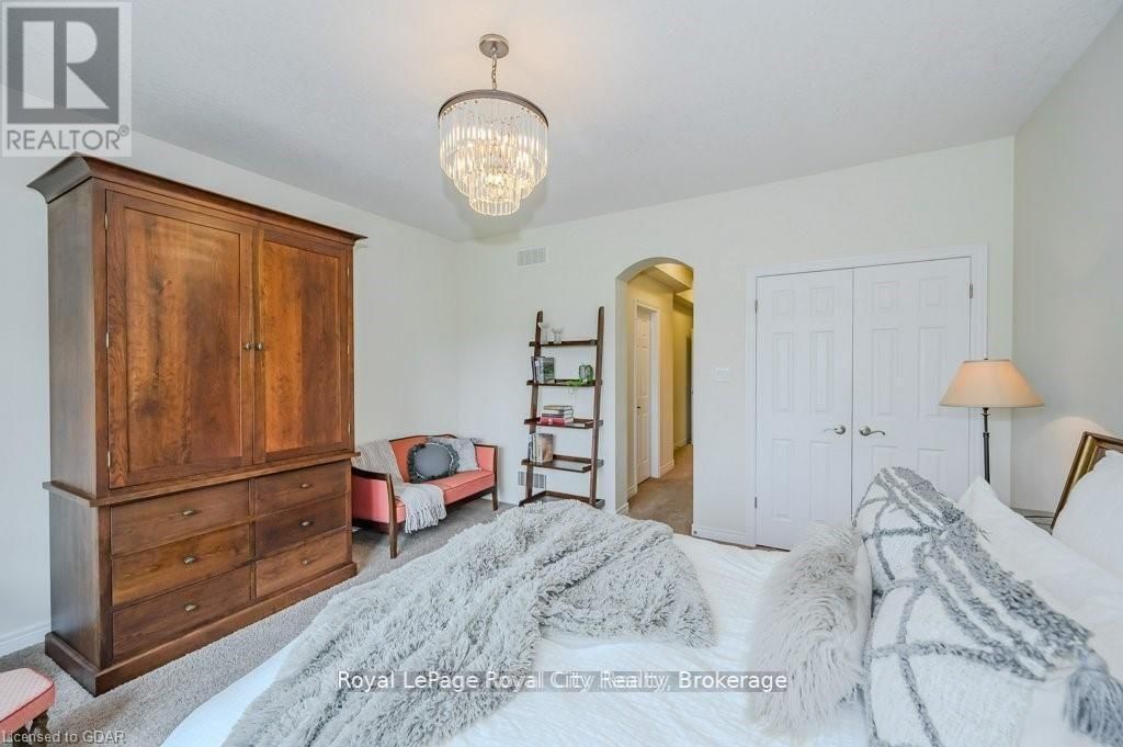 28 - 19 SIMMONDS DRIVE Image 22
