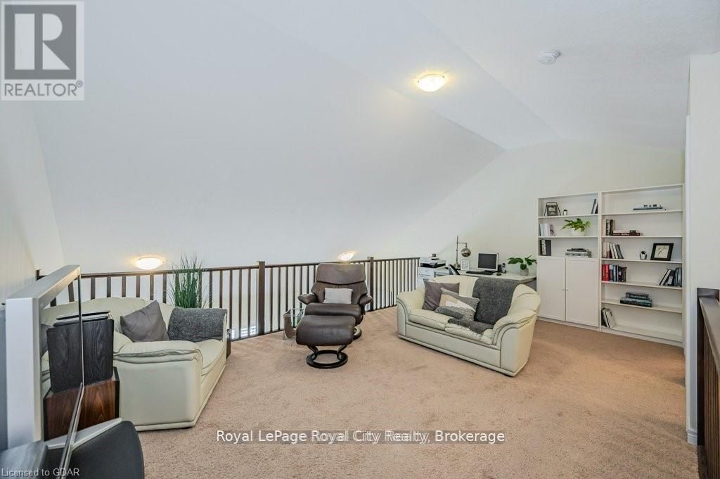 28 - 19 SIMMONDS DRIVE Image 26