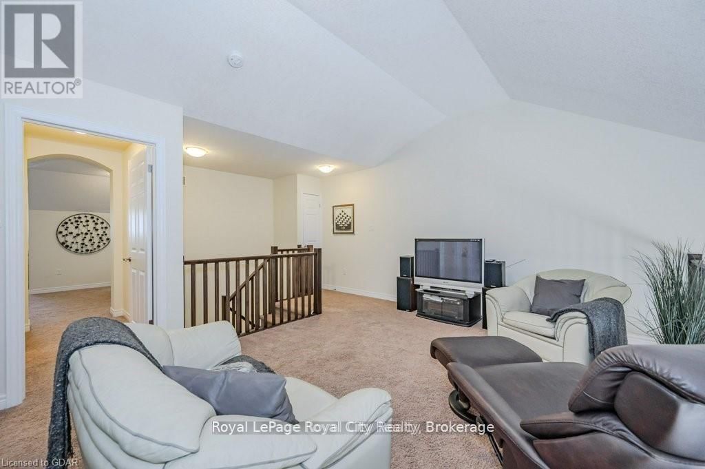 28 - 19 SIMMONDS DRIVE Image 28