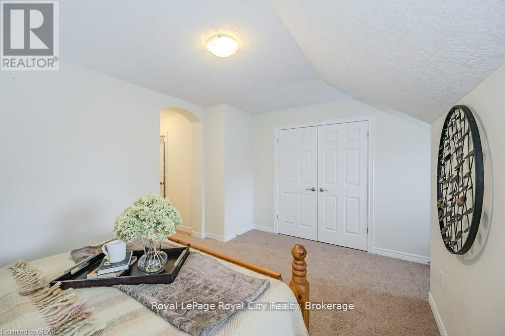 28 - 19 SIMMONDS DRIVE Image 32
