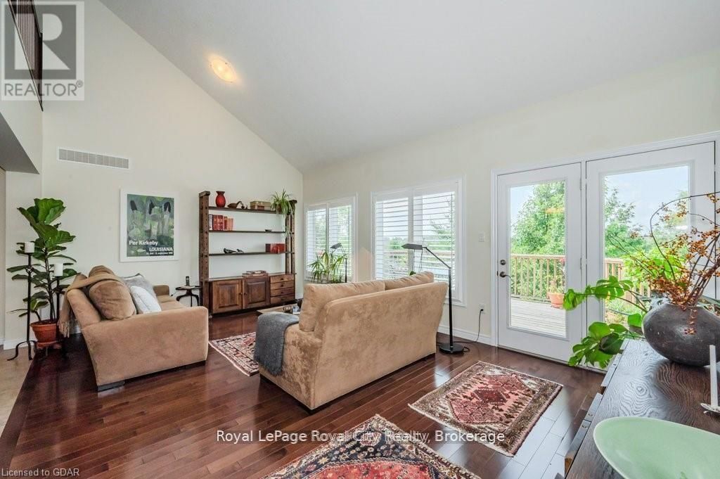 28 - 19 SIMMONDS DRIVE Image 4