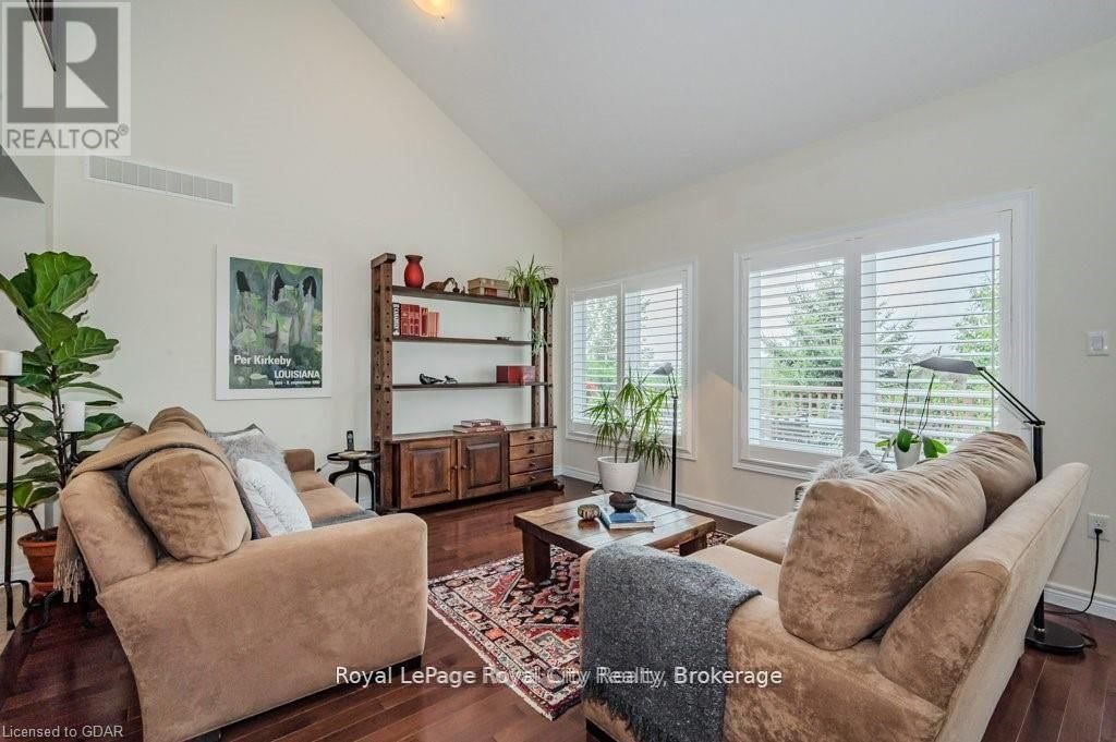 28 - 19 SIMMONDS DRIVE Image 5