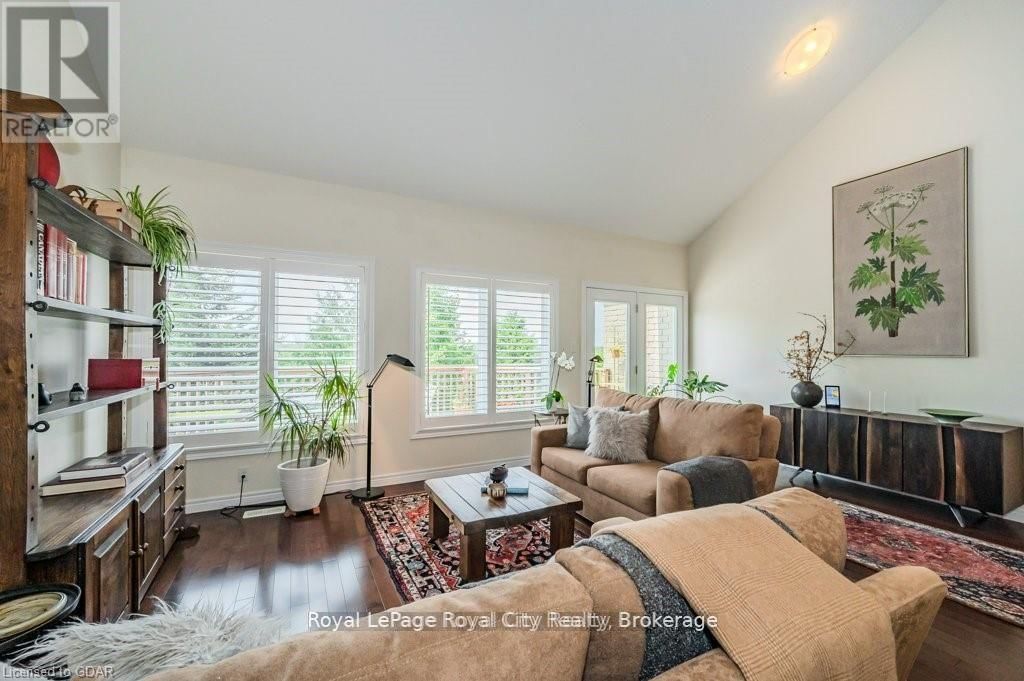 28 - 19 SIMMONDS DRIVE Image 6