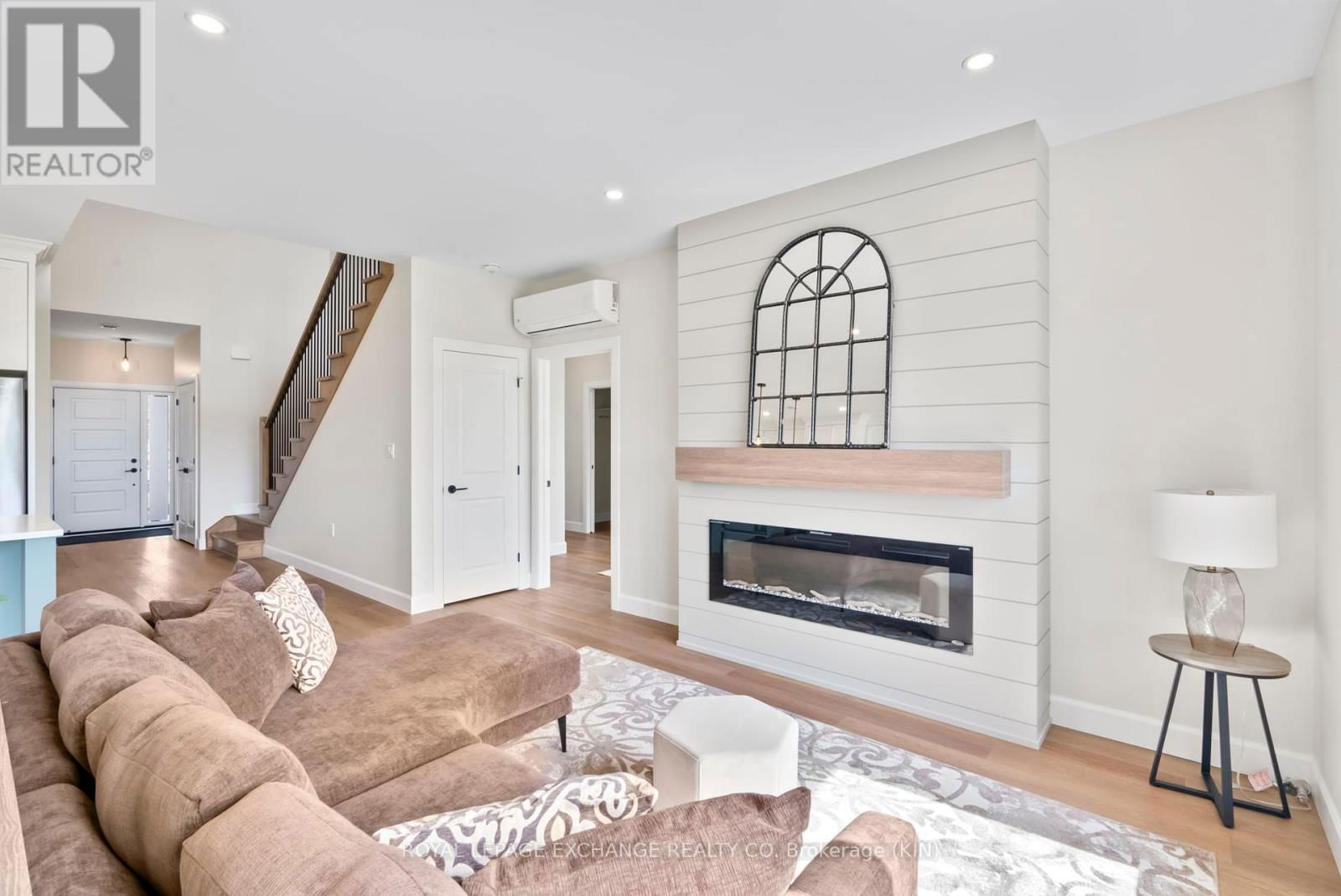 55 MERCEDES CRESCENT Image 14