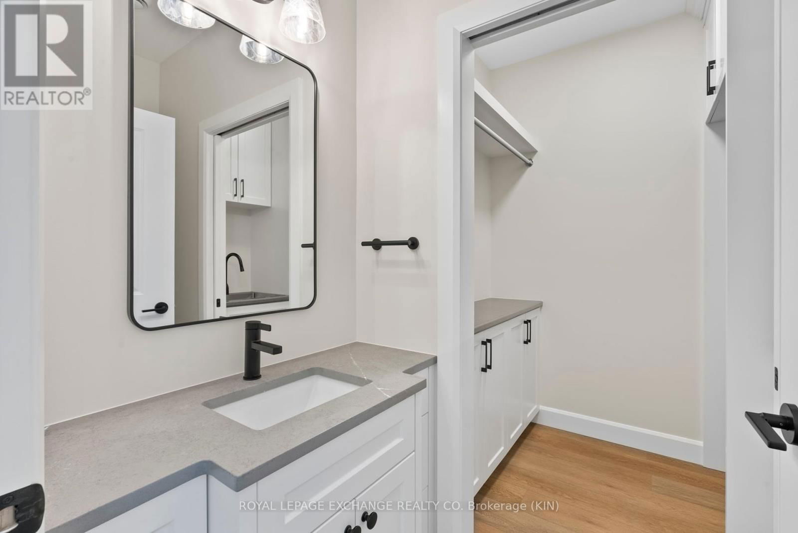55 MERCEDES CRESCENT Image 18
