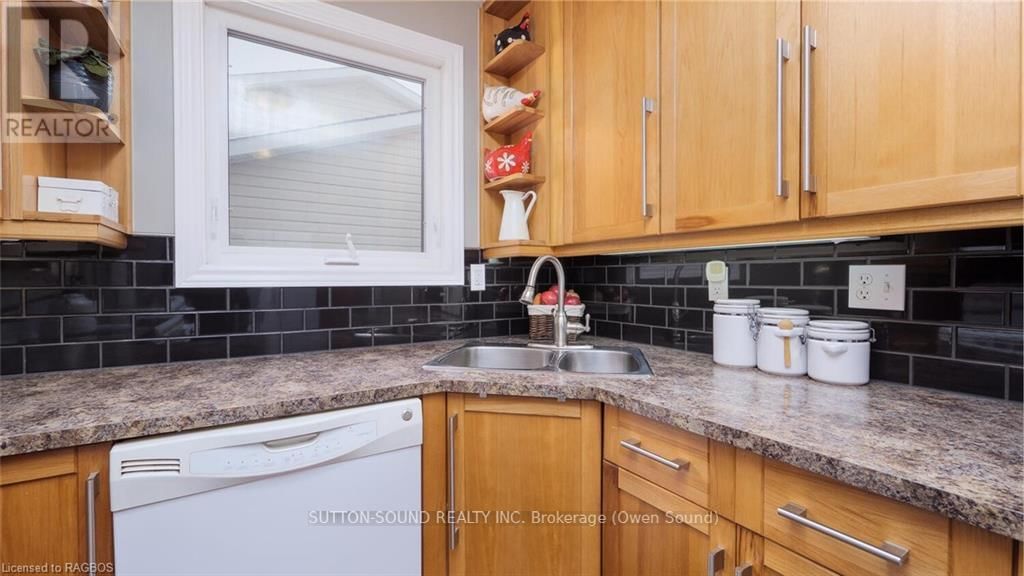 136 6TH AVENUE WEST Image 10