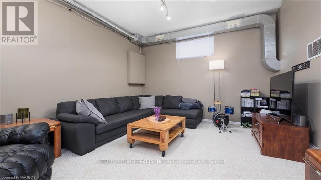 136 6TH AVENUE WEST Image 21