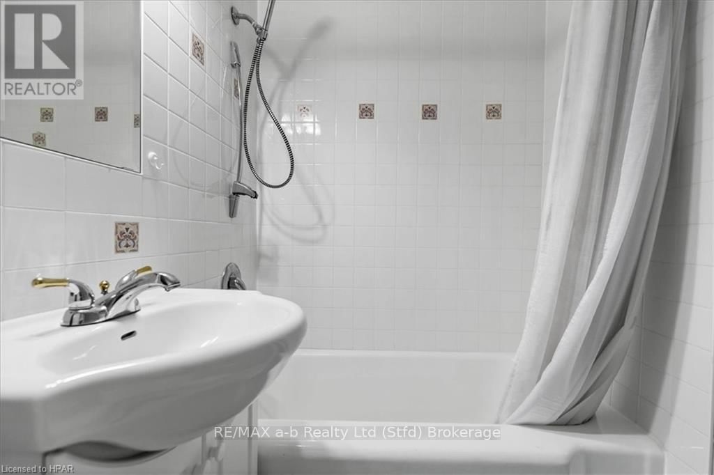 75 YOUNGS STREET Image 22