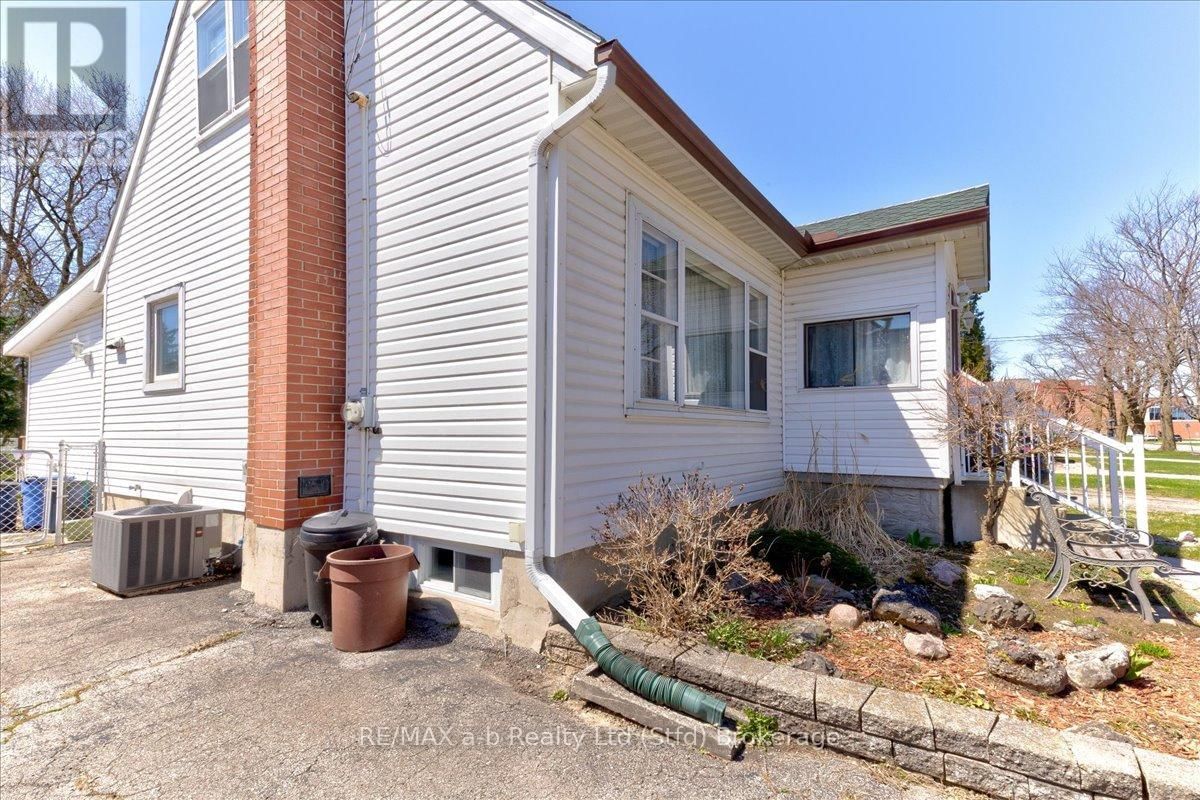 75 YOUNGS STREET Image 3