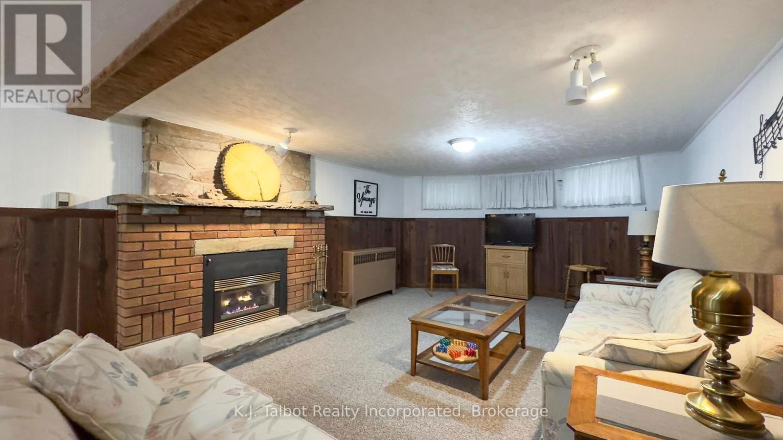 101 WATERLOO STREET NORTH Image 32