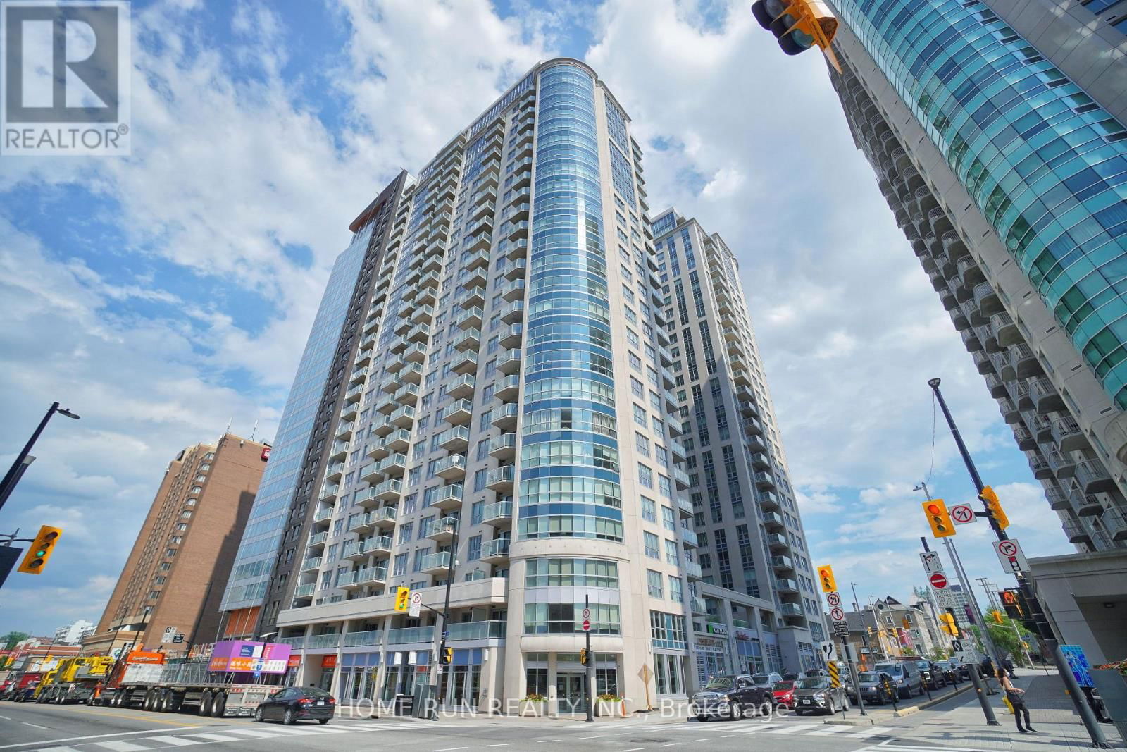 1207 - 242 RIDEAU STREET Image 1