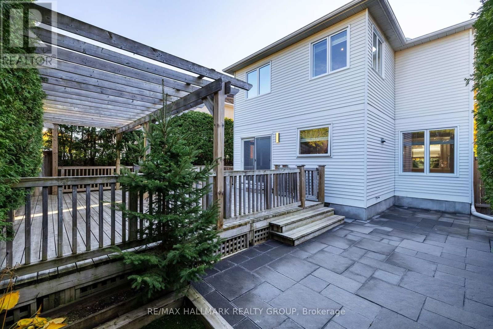 124 SAI CRESCENT Image 36