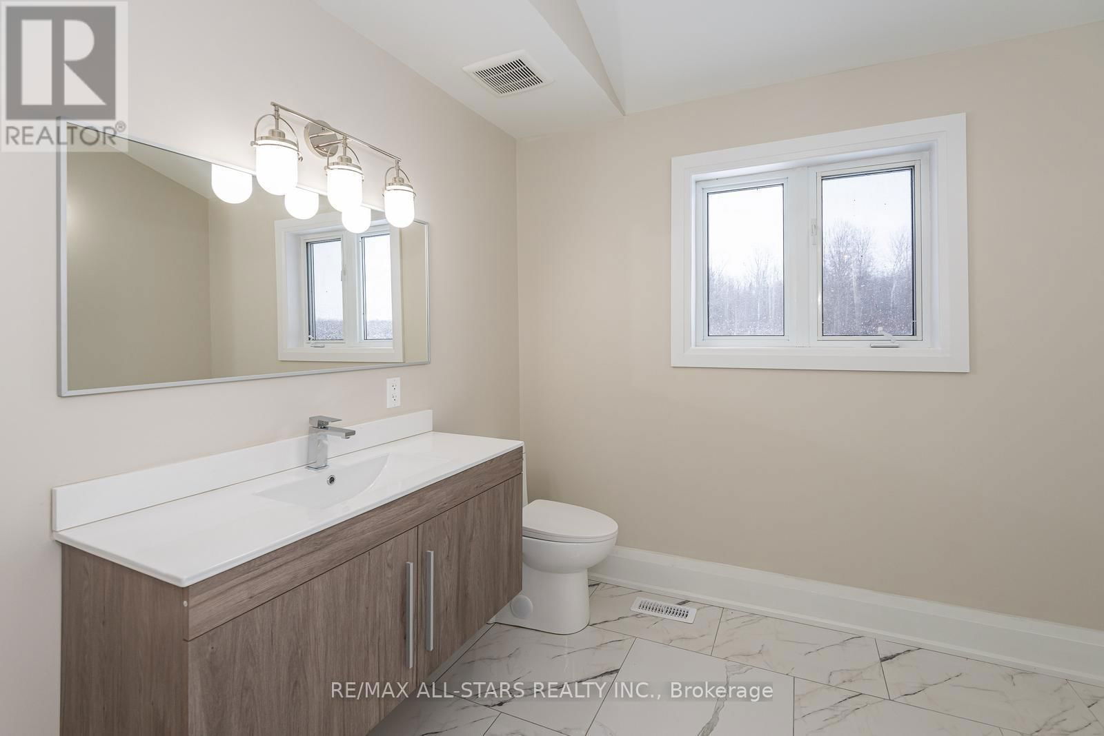 29215 SIMCOE STREET Image 15