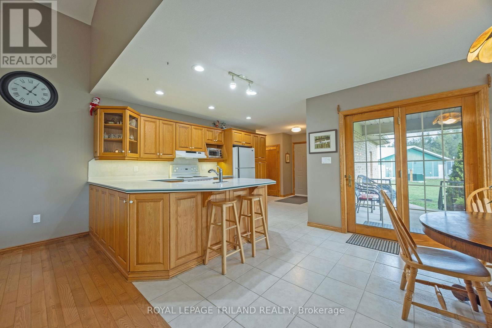 22164 DUNDONALD ROAD Image 11