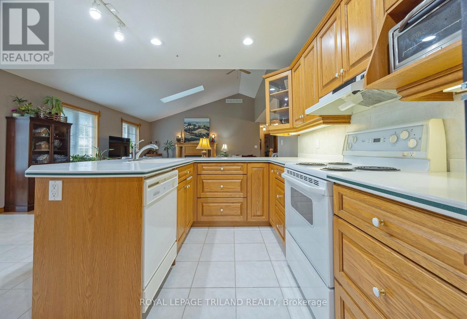 22164 DUNDONALD ROAD Image 13