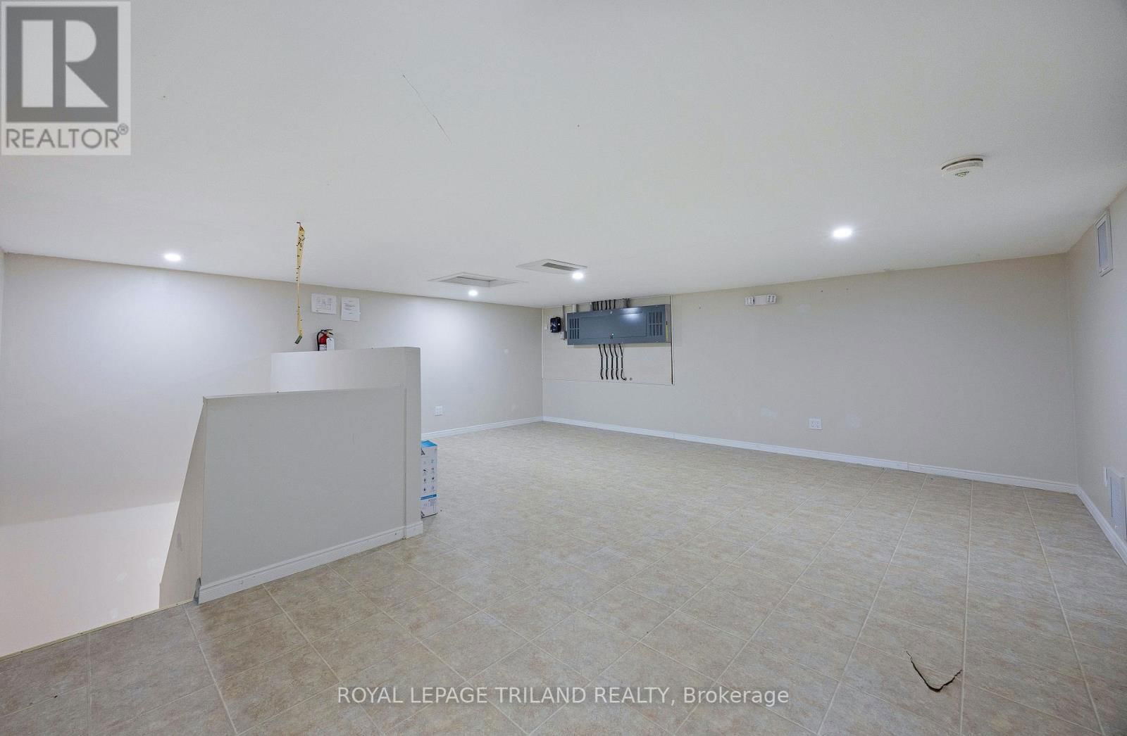 22164 DUNDONALD ROAD Image 35