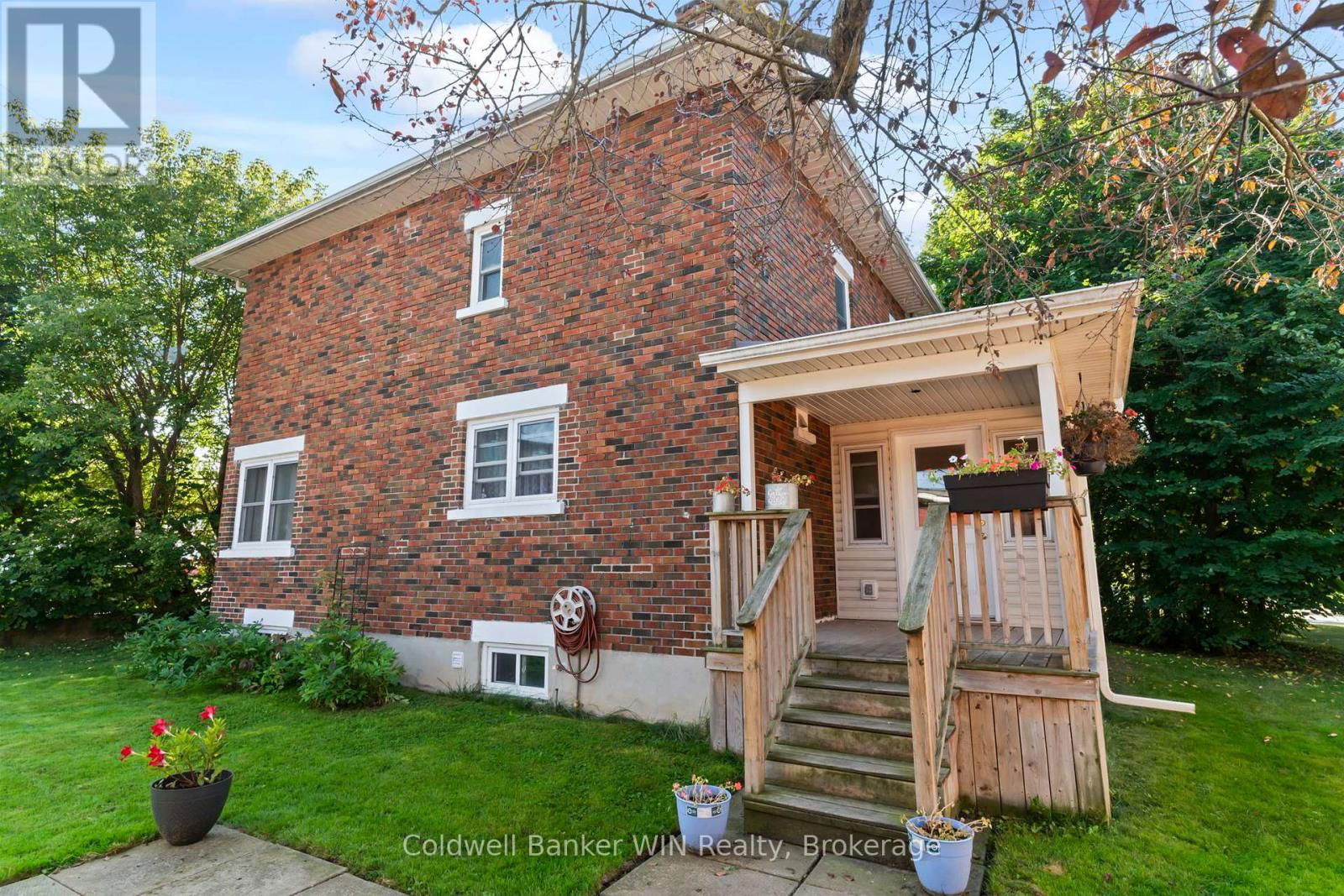 121 QUEEN STREET WEST Image 1