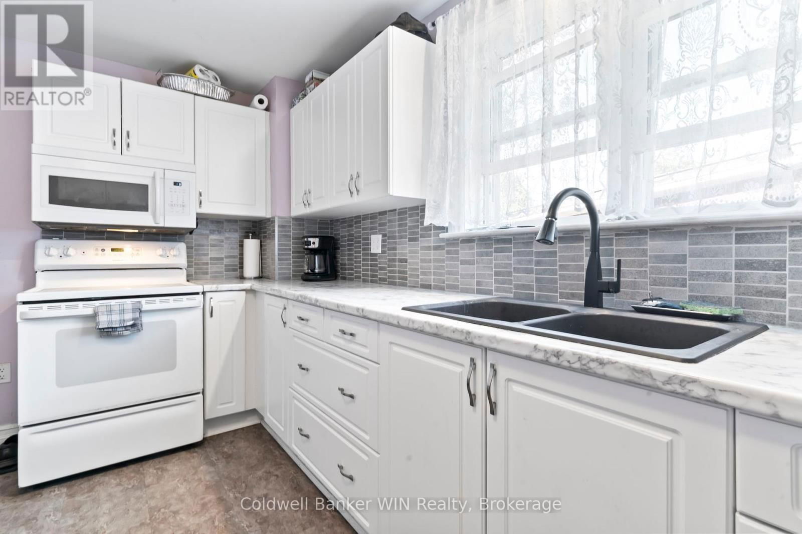 121 QUEEN STREET WEST Image 10