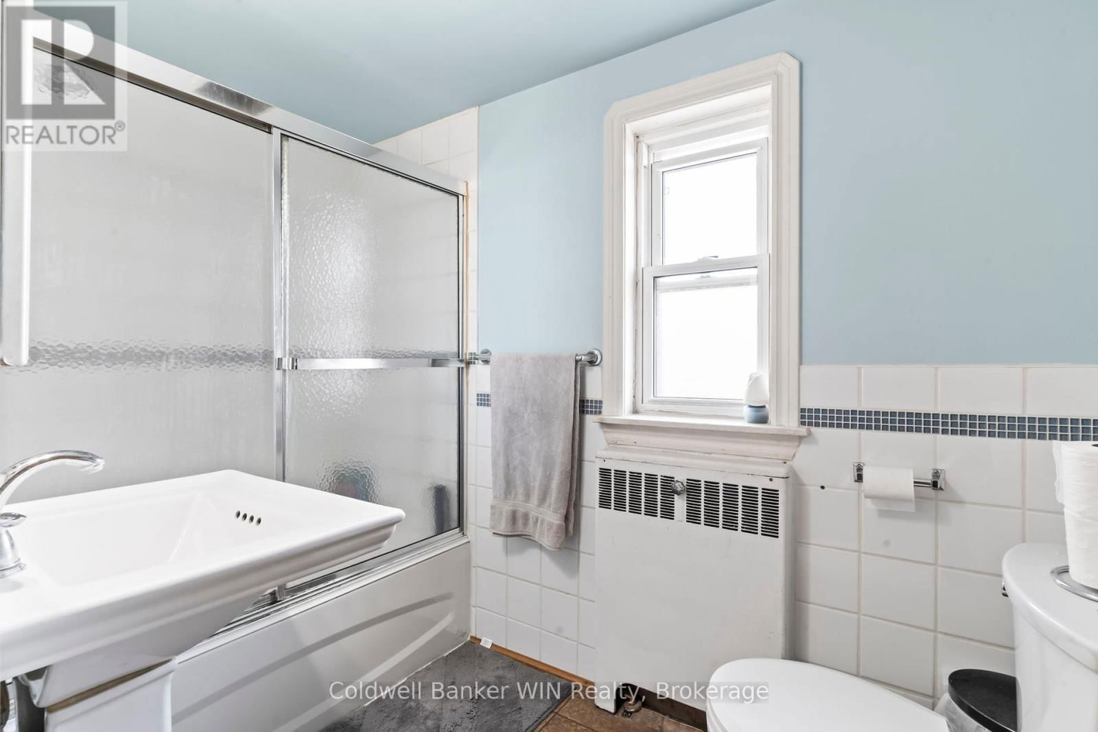 121 QUEEN STREET WEST Image 15