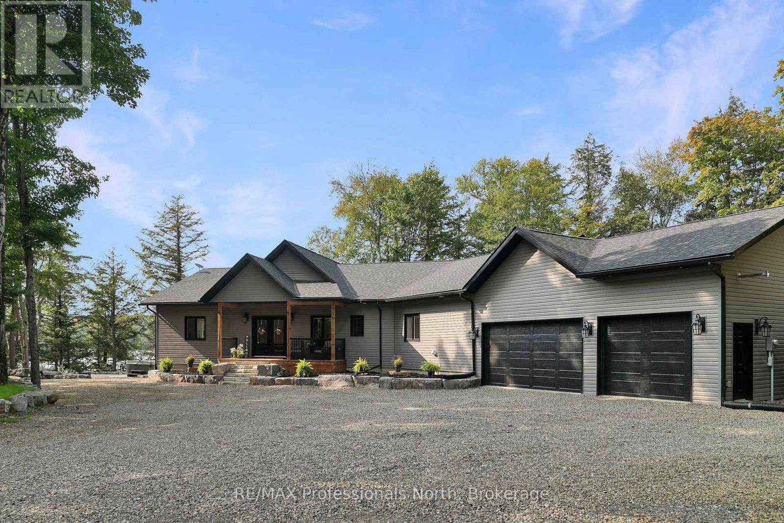 1034 LONE WOLF CRESCENT Image 1