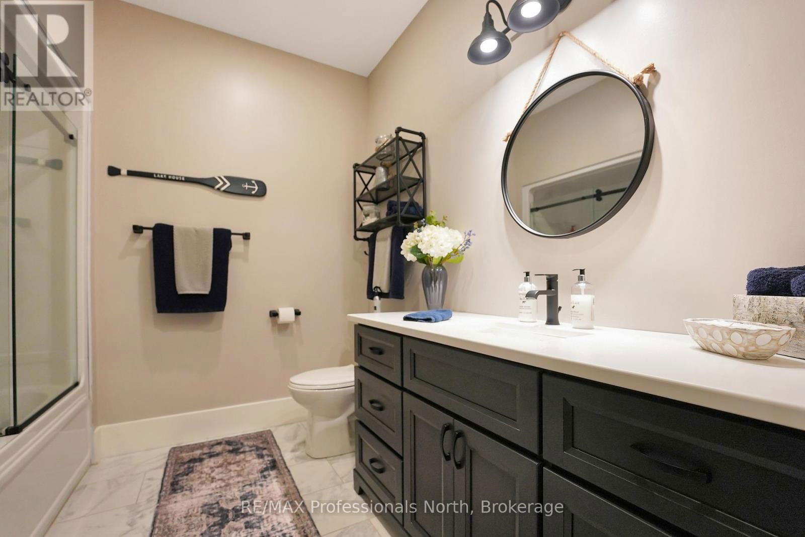 1034 LONE WOLF CRESCENT Image 24