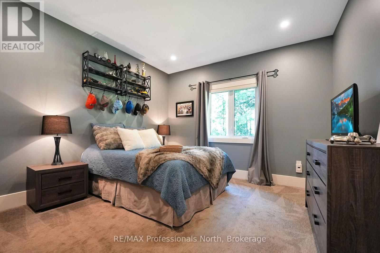 1034 LONE WOLF CRESCENT Image 26