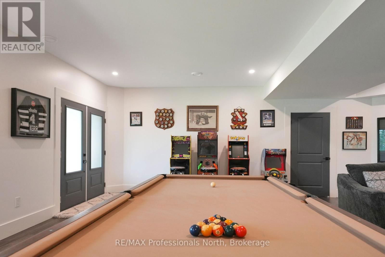 1034 LONE WOLF CRESCENT Image 33
