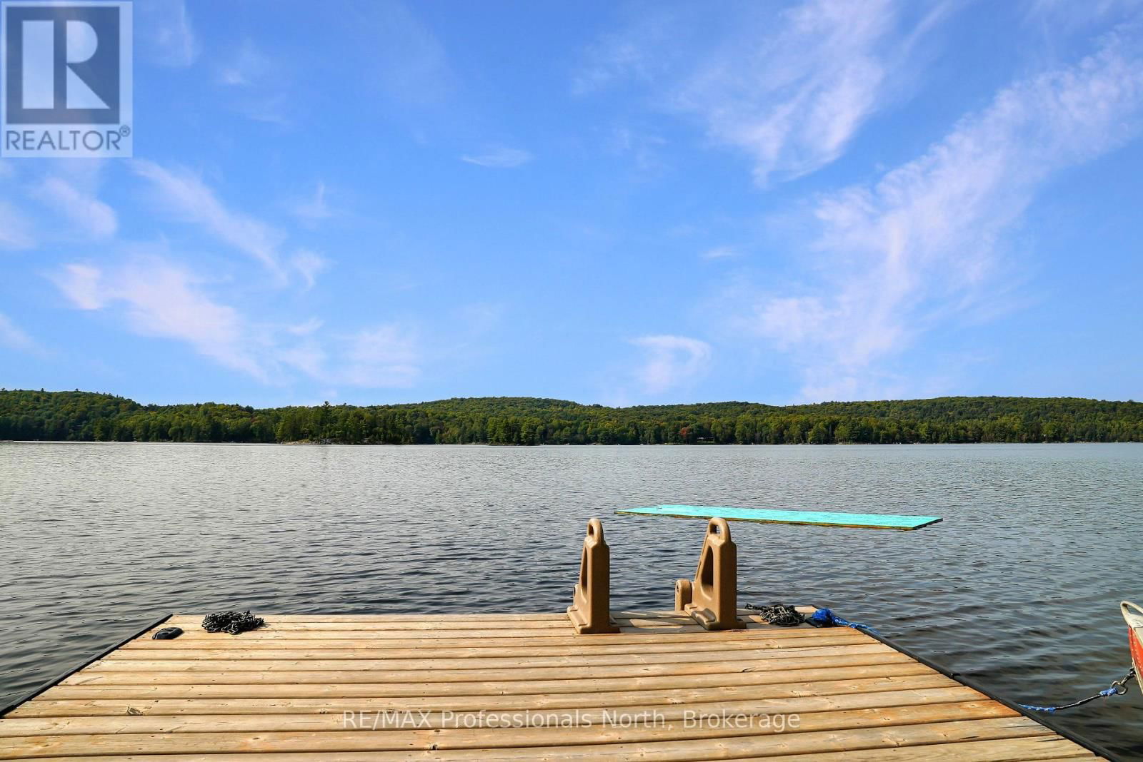 1034 LONE WOLF CRESCENT Image 37