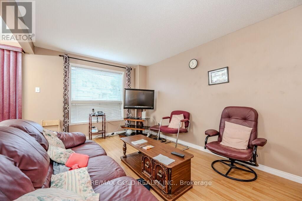 1029 ELGIN STREET Image 11