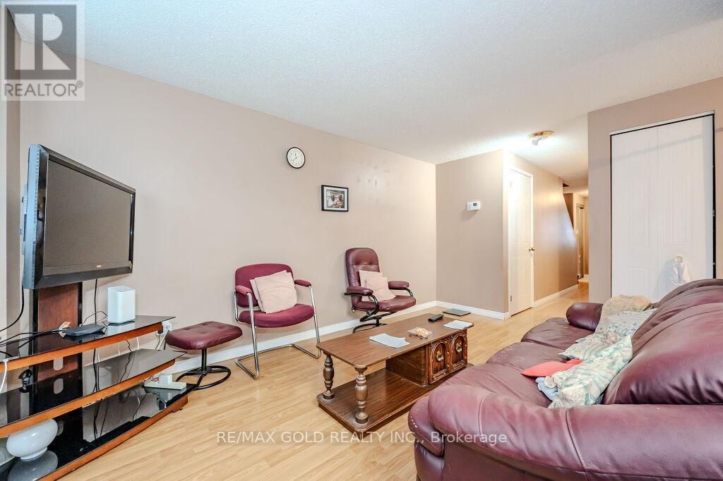 1029 ELGIN STREET Image 12