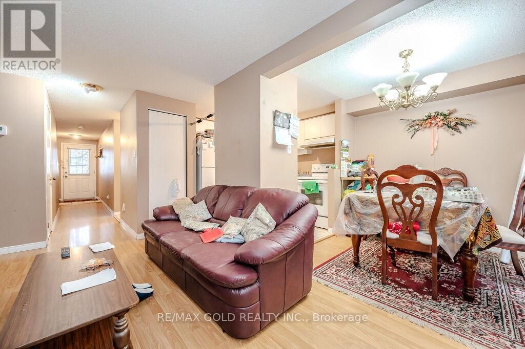 1029 ELGIN STREET Image 13