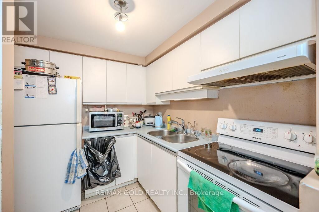 1029 ELGIN STREET Image 18