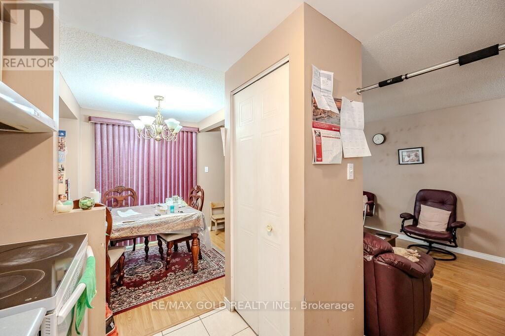 1029 ELGIN STREET Image 20