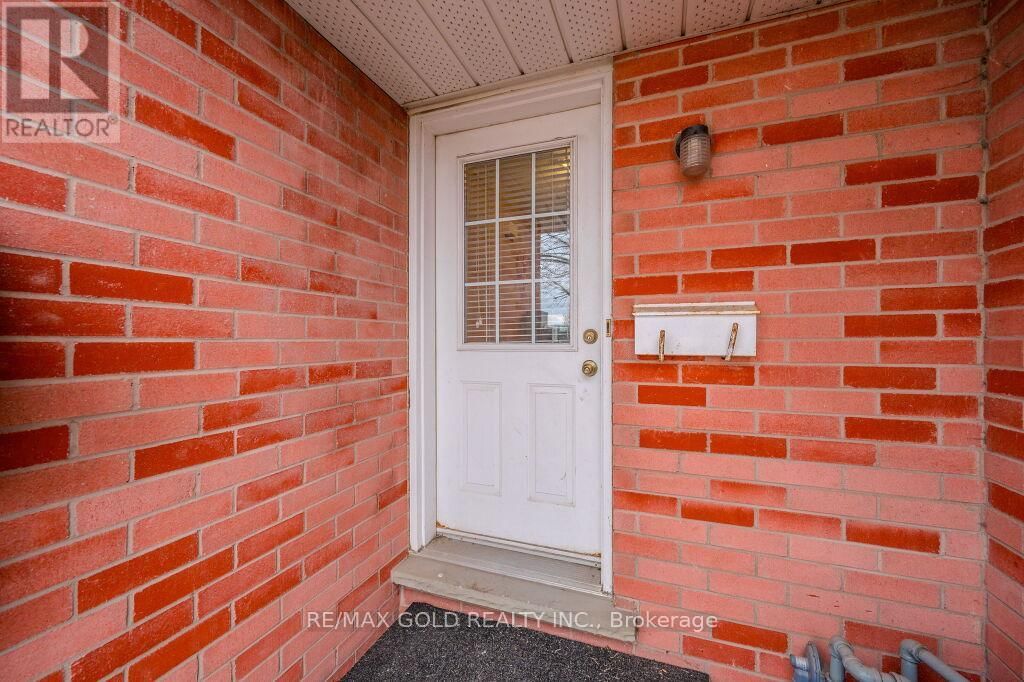 1029 ELGIN STREET Image 5