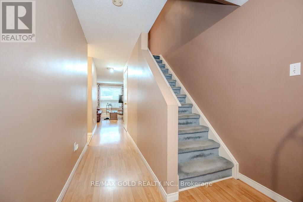 1029 ELGIN STREET Image 7