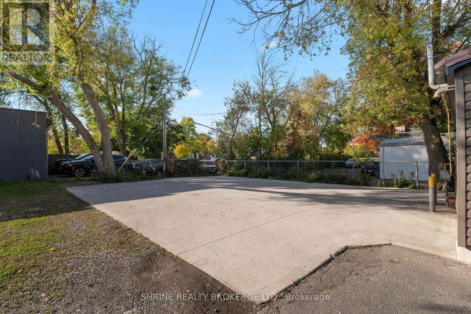 315 WHARNCLIFFE ROAD S Image 35