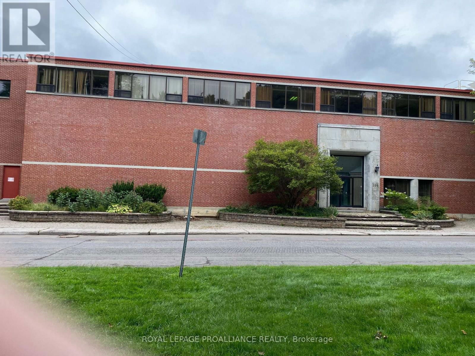 198 PEARL STREET EAST Image 1