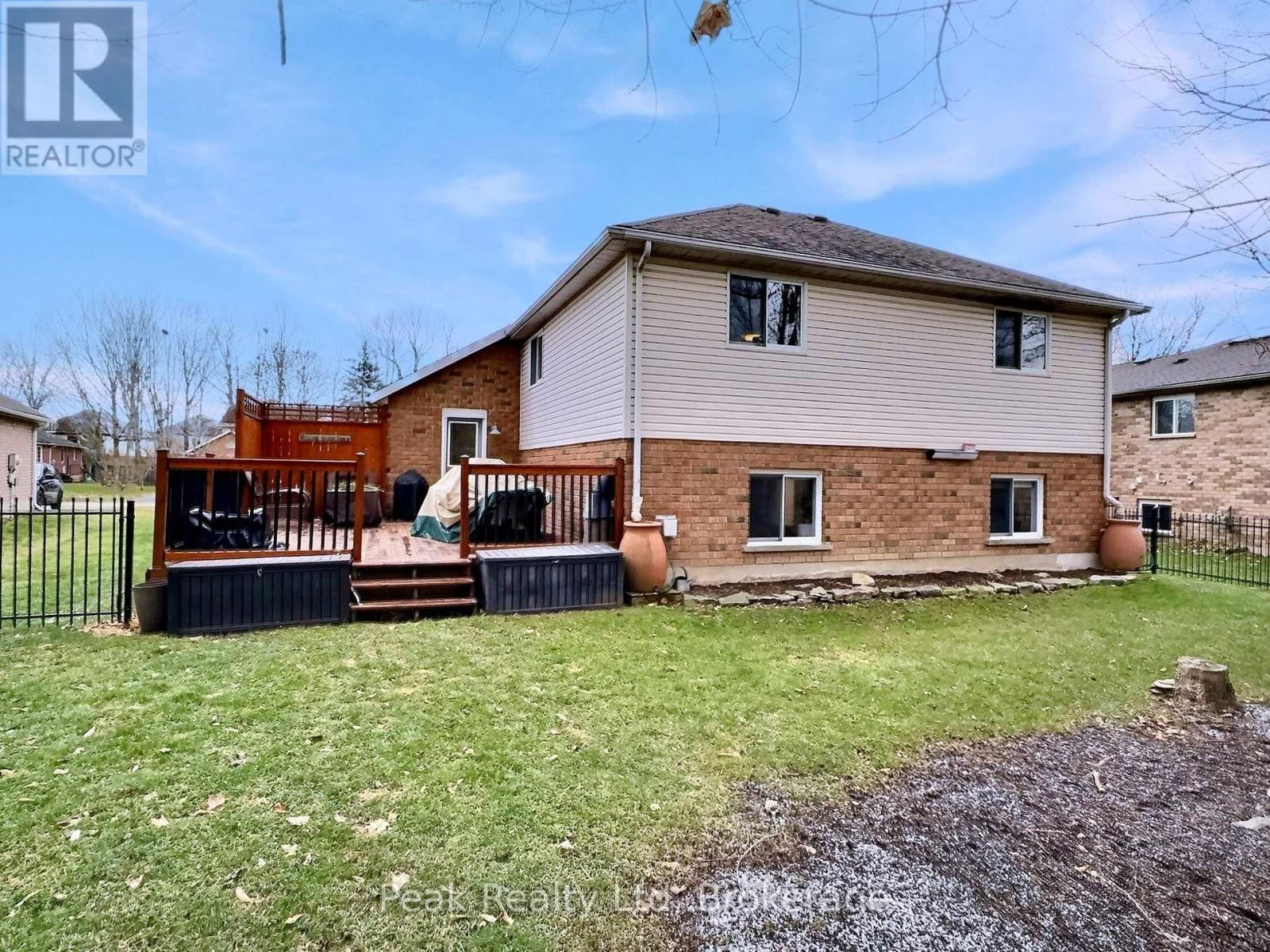 225 EBY CRESCENT Image 3