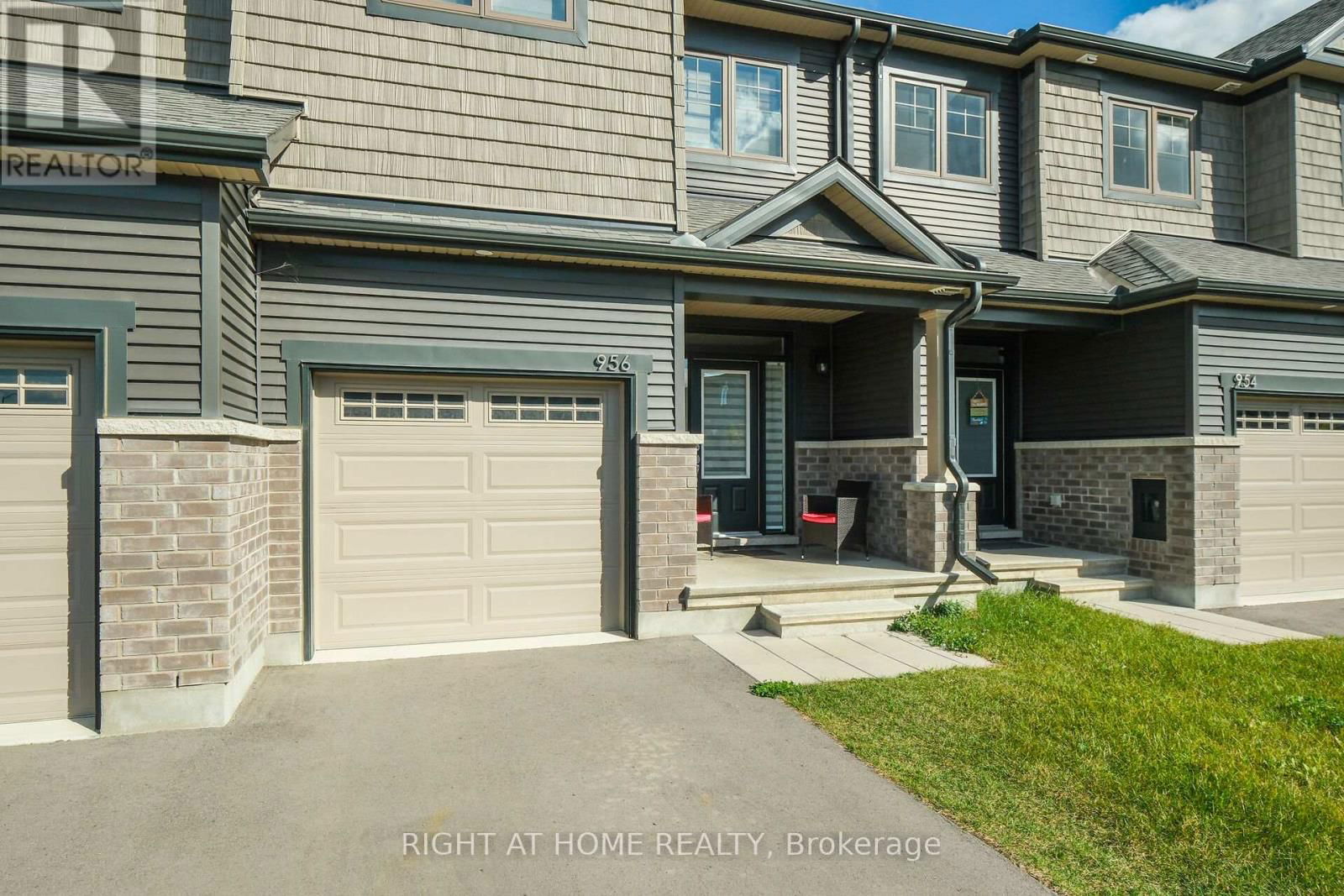 956 SOCCA CRESCENT Image 3