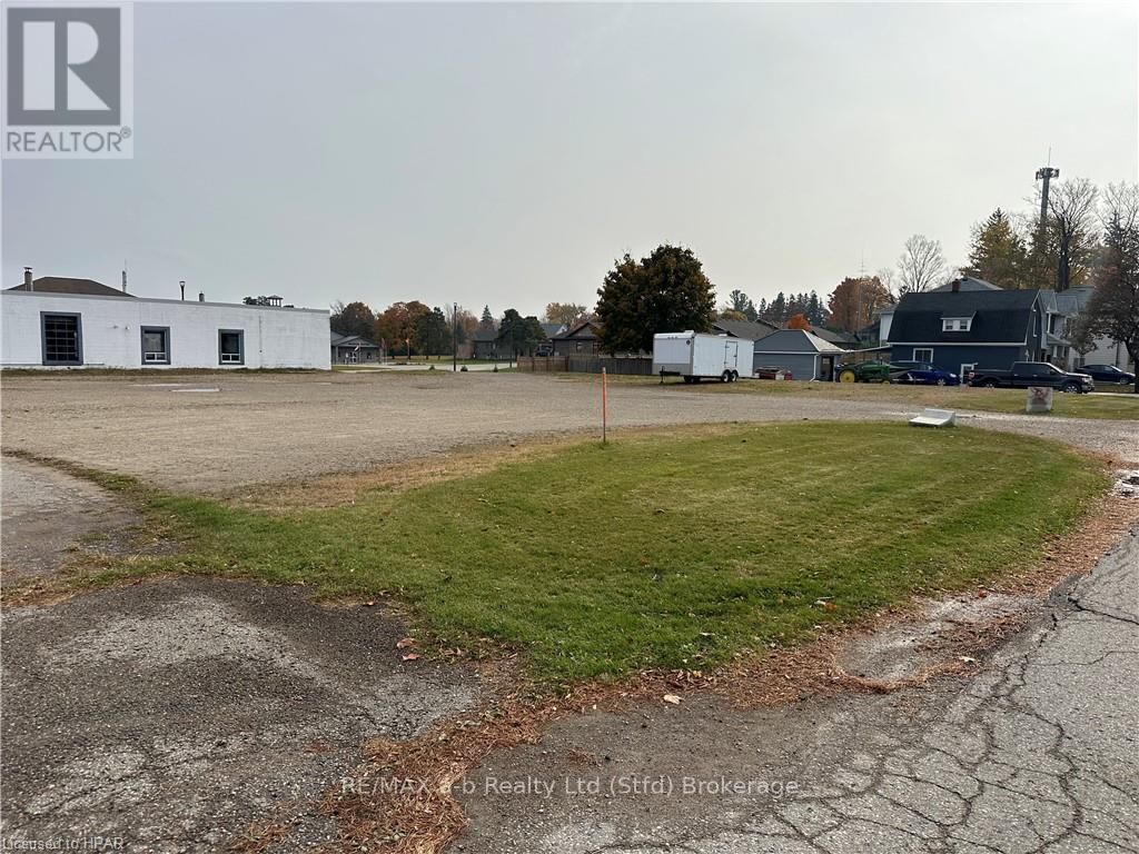 MAPLE DRIVE Image 2
