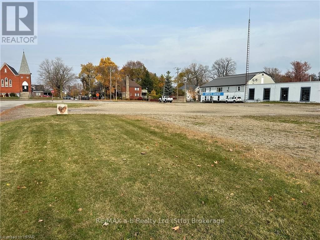 MAPLE DRIVE Image 3