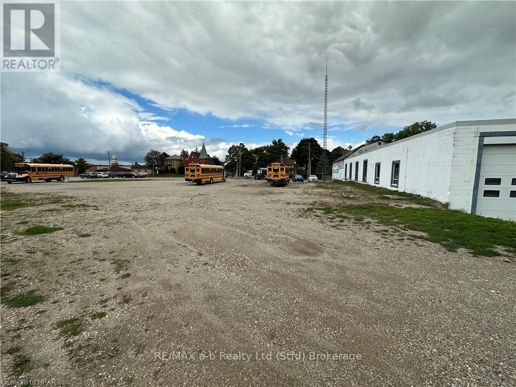 15 MILL STREET EAST Image 11